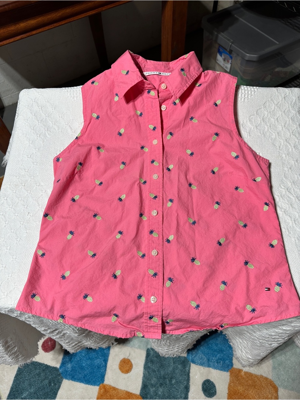 Tommy Hilfiger Pink Sleeveless Button-Down Pineapple Print Top